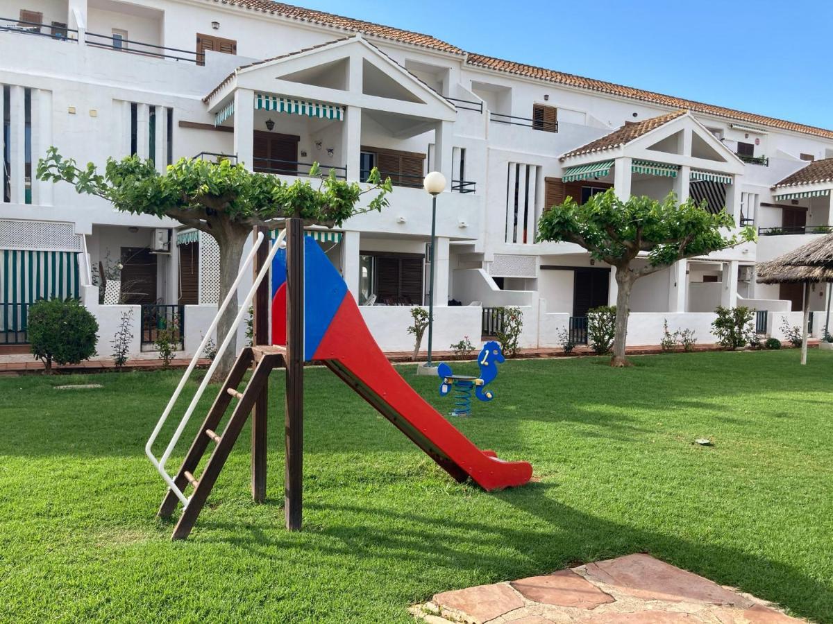 Chalet Adosado En Urbanizacion Con Precioso Jardin 데니아 외부 사진